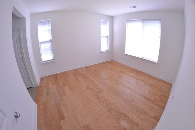 Building Photo - 118 Milkweed Dr
