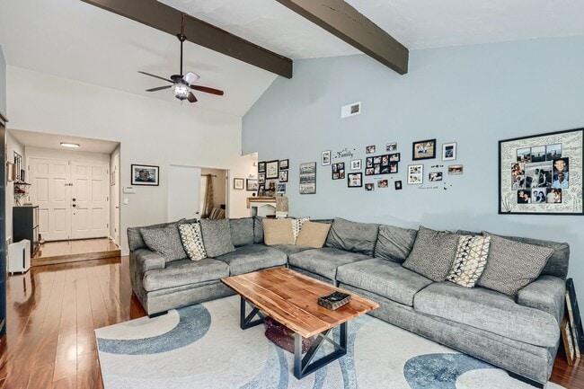 Building Photo - Charming 3-Bedroom, 2-Bath Home in a Cul-d...