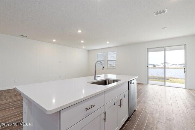 Building Photo - 3299 Lago Vis Dr