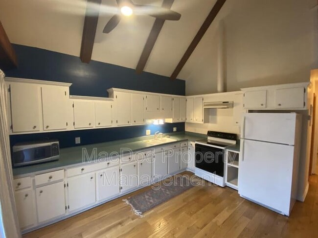 Building Photo - 549 Harrison Cir