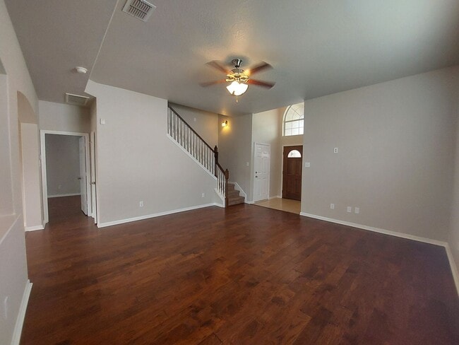 Building Photo - Lovely 4 Bedroom Home with Master Downstai...