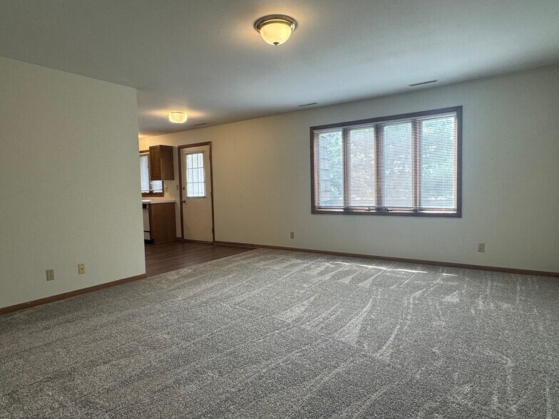 Building Photo - 3009 Grove Ave