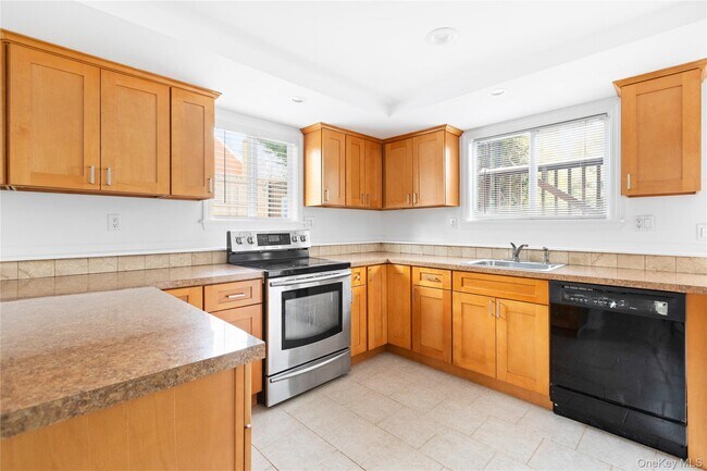 Building Photo - 13 Country Greens Dr