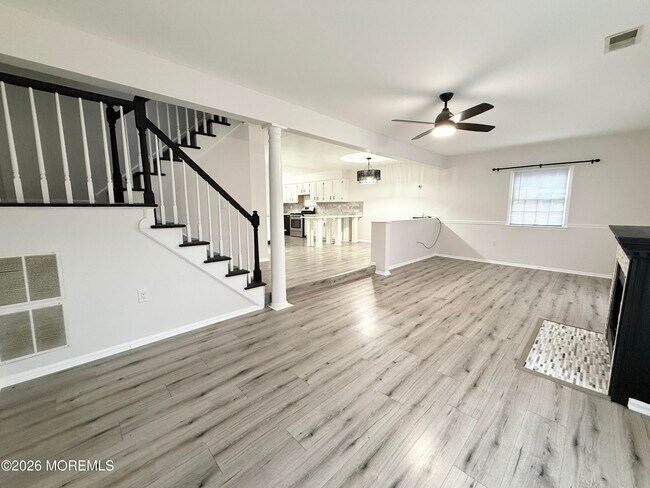 Building Photo - 41 Weller Pl