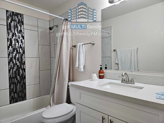 Building Photo - 515 W Pebble Beach Dr