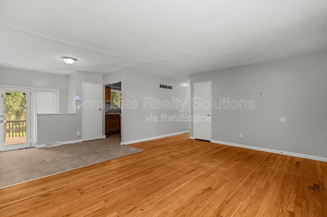 Building Photo - 10116 Crown Point Dr