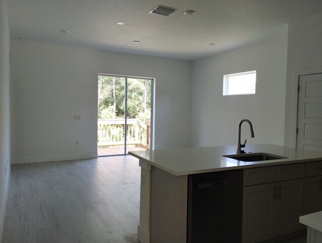 Building Photo - 11137 N Vesta Point