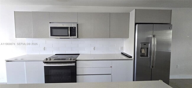 Building Photo - 2535 NE 193rd St