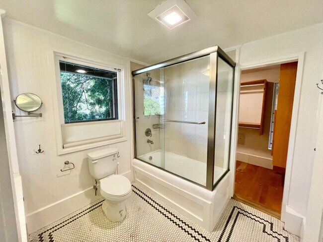 Building Photo - Castro/ Eureka Valley Full Floor Remodeled Victorian Condo in a Garden Setting - PROGRESSIVE