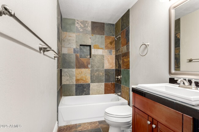 Building Photo - 3912 S Elm St