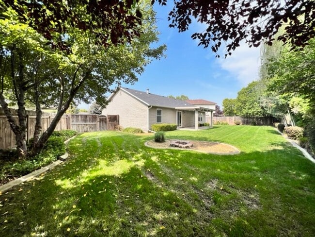 Building Photo - 13037 W Peachleaf Ct