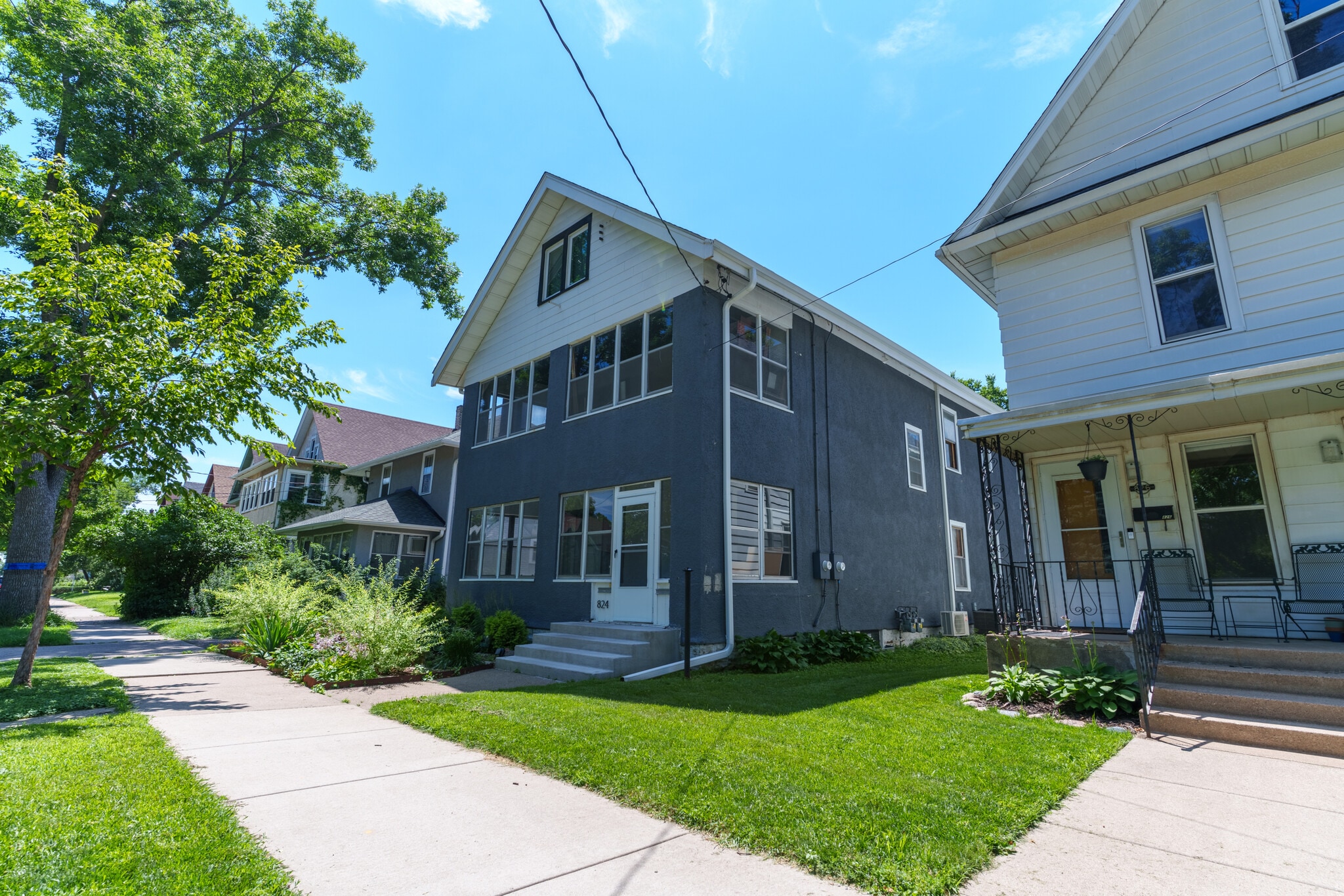 Building Photo - 824 5th St NE