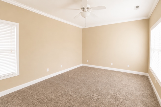 Building Photo - 2-Bedroom Townhome with Private Patio in the Heart of Cookeville