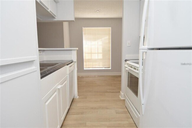 Building Photo - 8758 Mallard Reserve Dr