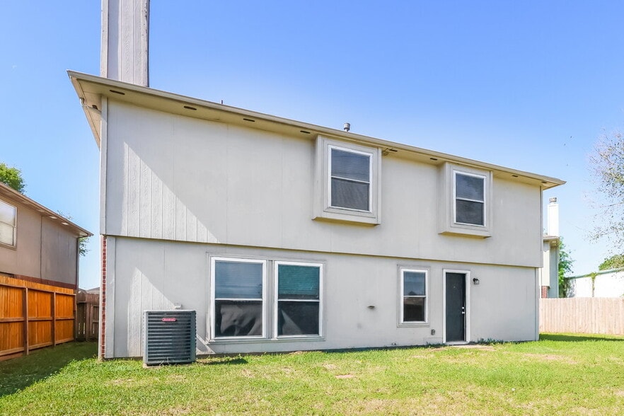 Building Photo - 29226 Spring Mist Dr