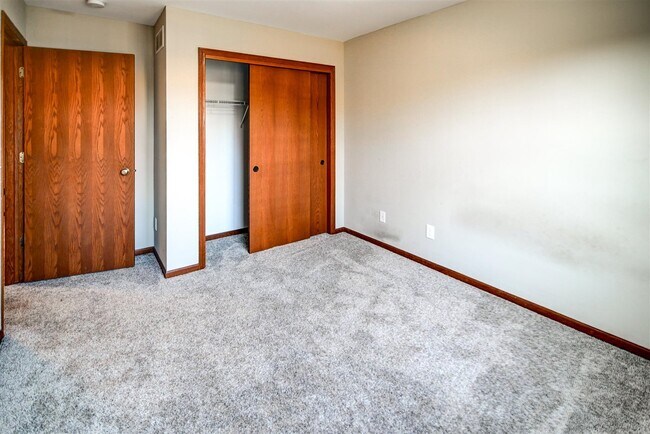 Building Photo - 2633 Koshkonong Way