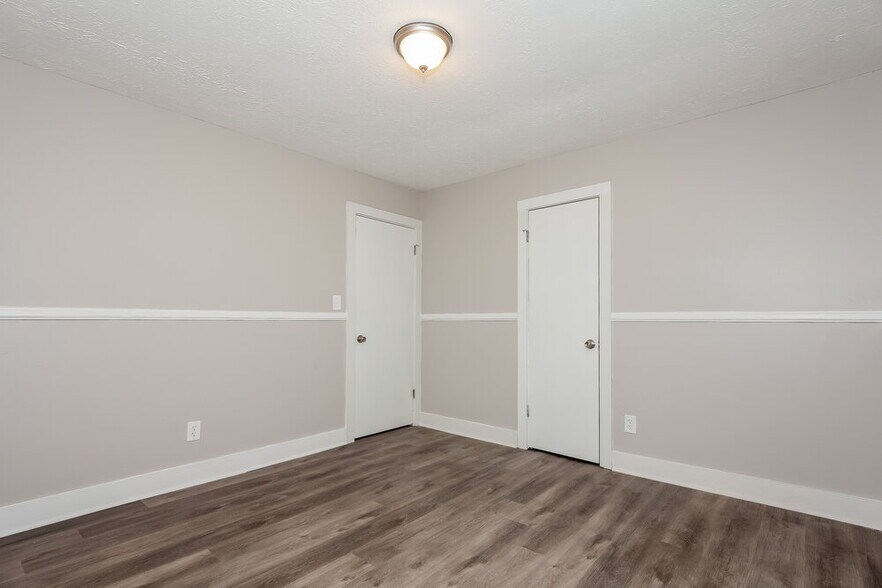 Building Photo - 9453 Forest Knoll Dr