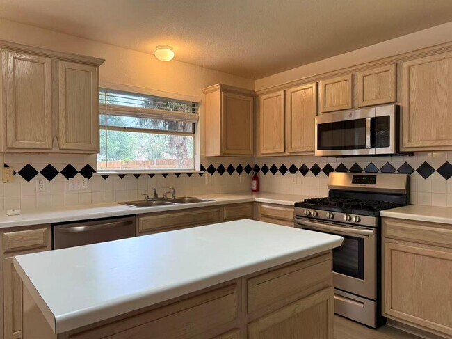 Building Photo - 13520 Bolivia Dr