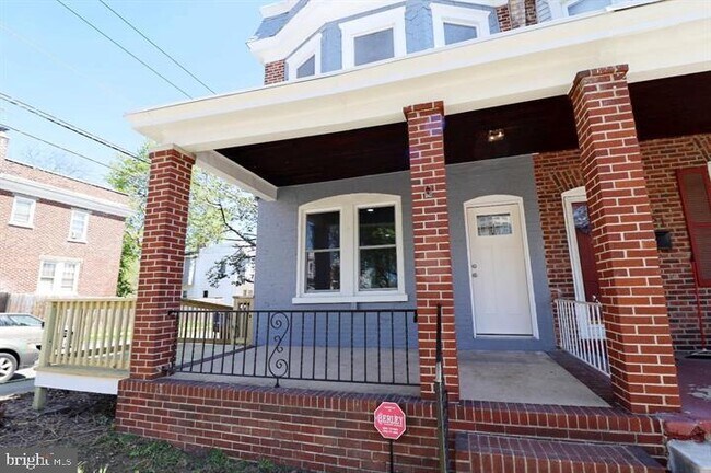Building Photo - 523 W 26th St