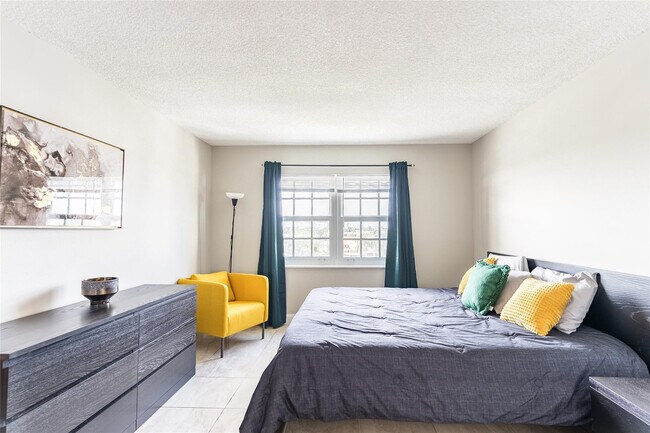 Building Photo - 401 Golden Isles Dr