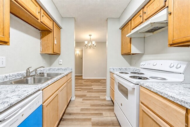 Building Photo - 6606 De Moss Dr