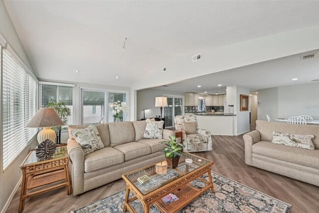 Building Photo - 106 Lazy River Rd