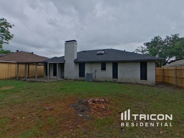 Building Photo - 3910 Lillie St