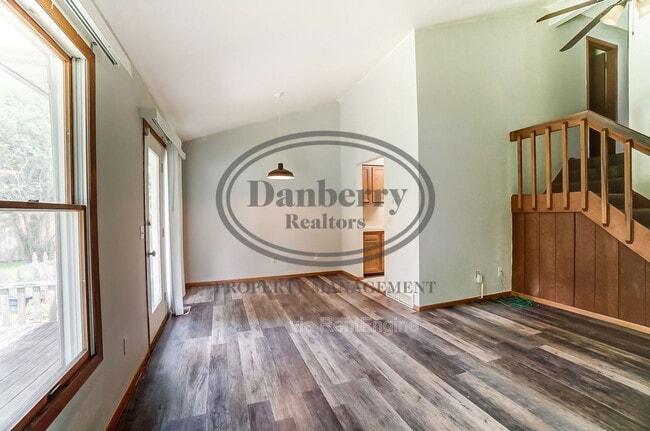 Building Photo - 3164 Kylemore Rd