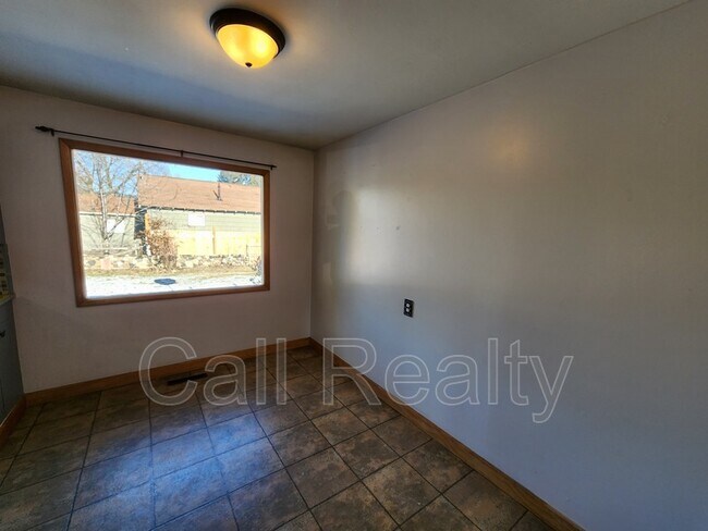 Building Photo - 7617 E Euclid Ave