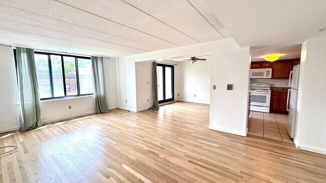 Building Photo - 85 Brainerd Rd