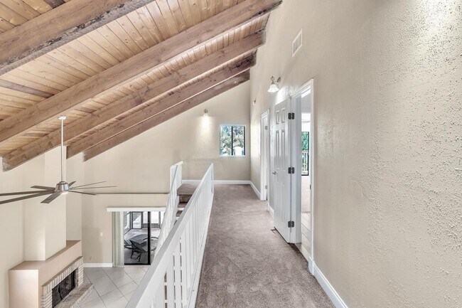 Building Photo - 2433 Southridge Rd