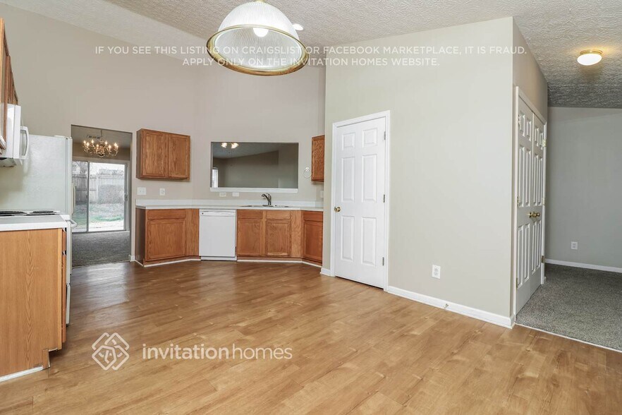 Building Photo - 302 Meadows Ln