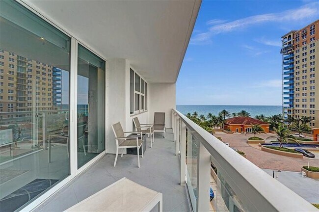 Building Photo - 2030 S Ocean Dr