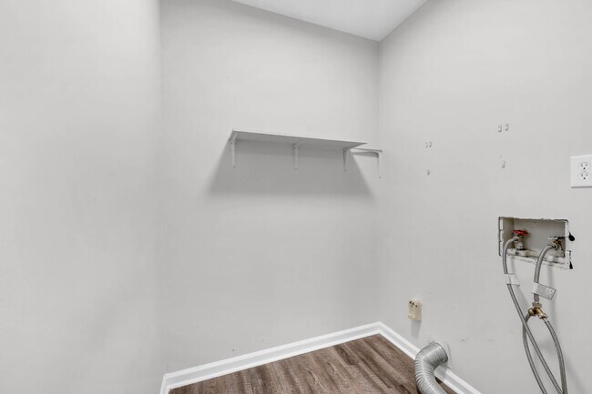 Building Photo - Move-in Special!! 3 Bedroom and 2 Bathroom...