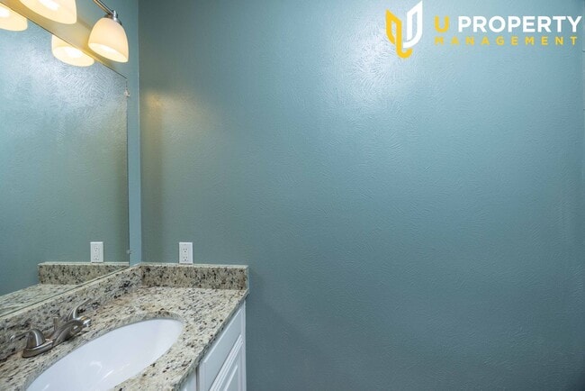 Building Photo - Updated Condo with New Vinyl Flooring & Ne...
