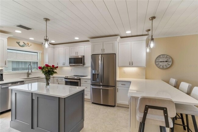 Building Photo - 2240 Stickney Point Rd