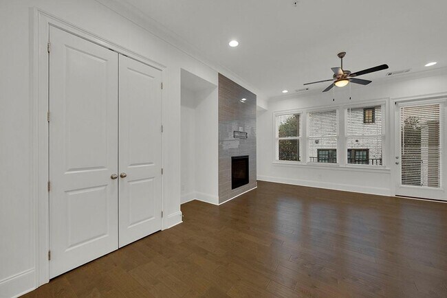 Building Photo - 6807 Encore Blvd