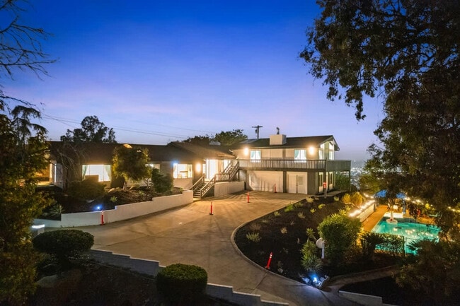 Building Photo - 5048 Bluff Pl