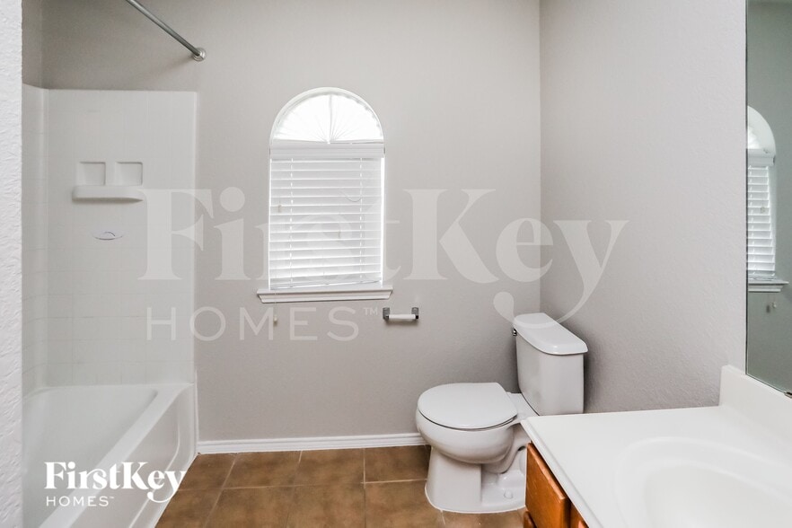 Building Photo - 13925 Walnut Canyon Ct