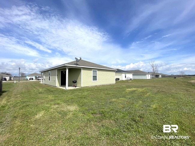 Building Photo - 15142 Marem Dr