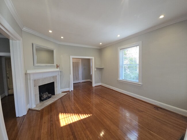 Building Photo - 800 Graydon Ave