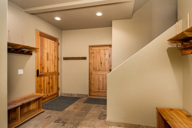 Building Photo - 4 Mountain Home Rd