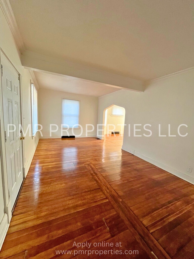 Building Photo - 2 Bedrooms / 1 Bathroom House