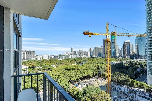 Building Photo - 1865 Brickell Ave