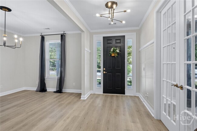 Building Photo - 241 Ridgewood Park Dr S