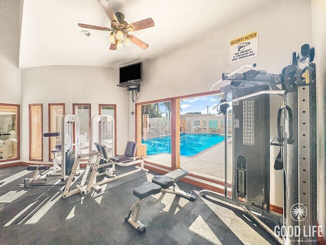 Building Photo - Amazing 2BD/2.5BA condo w/ washer/dryer & ...