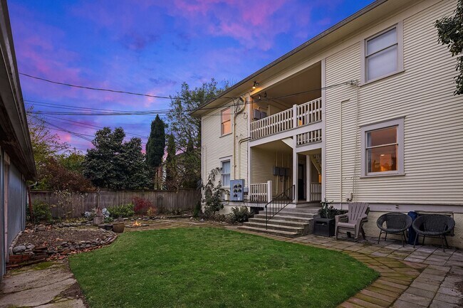 Building Photo - Charming 1 Bedroom  Downstairs Unit