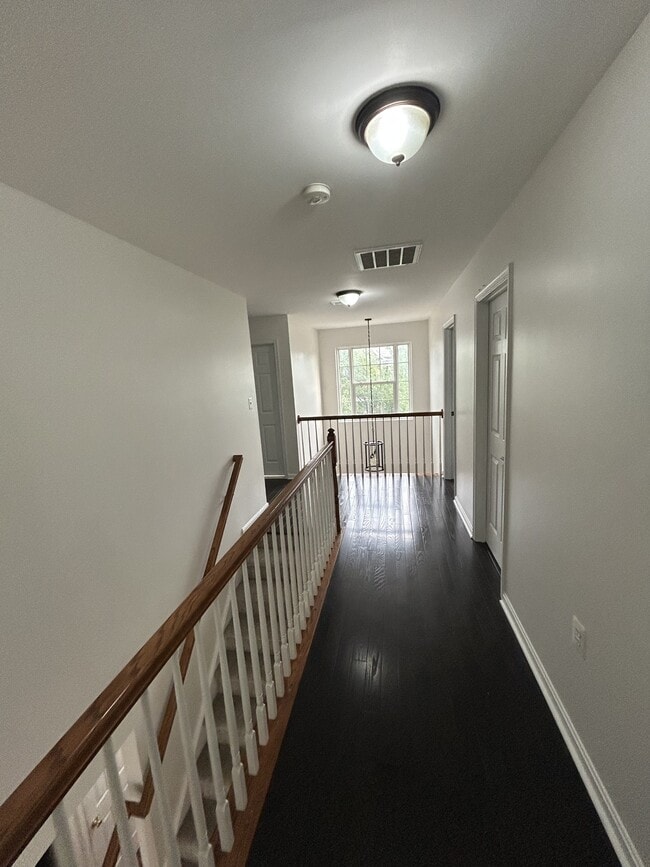 Building Photo - 73 Colonial Dr