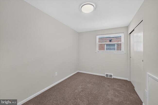 Building Photo - 2261 Strahle St