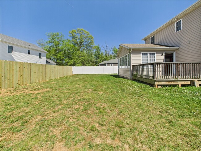 Building Photo - Bright & Spacious 4-Bedroom Home Located i...